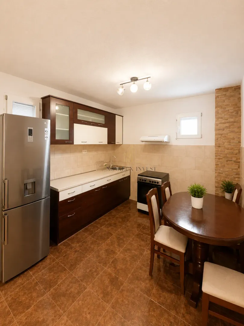 Izdavanje, trosoban stan, 125m², Momišići, Podgorica