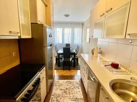 Izdavanje, stan, 87m², Centar, Podgorica - image 11