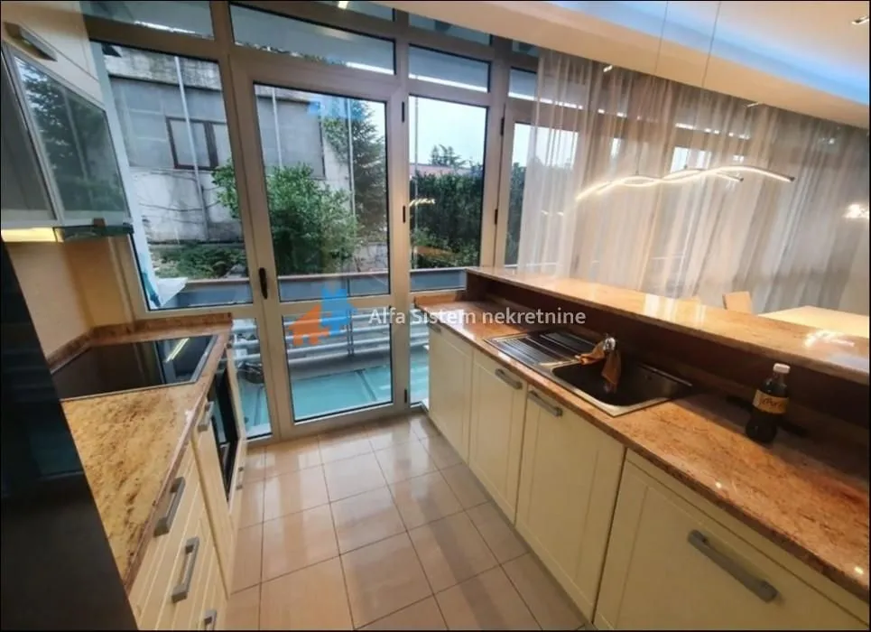 Rent, four bedroom apartment, 148m², Savski Venac, Beograd