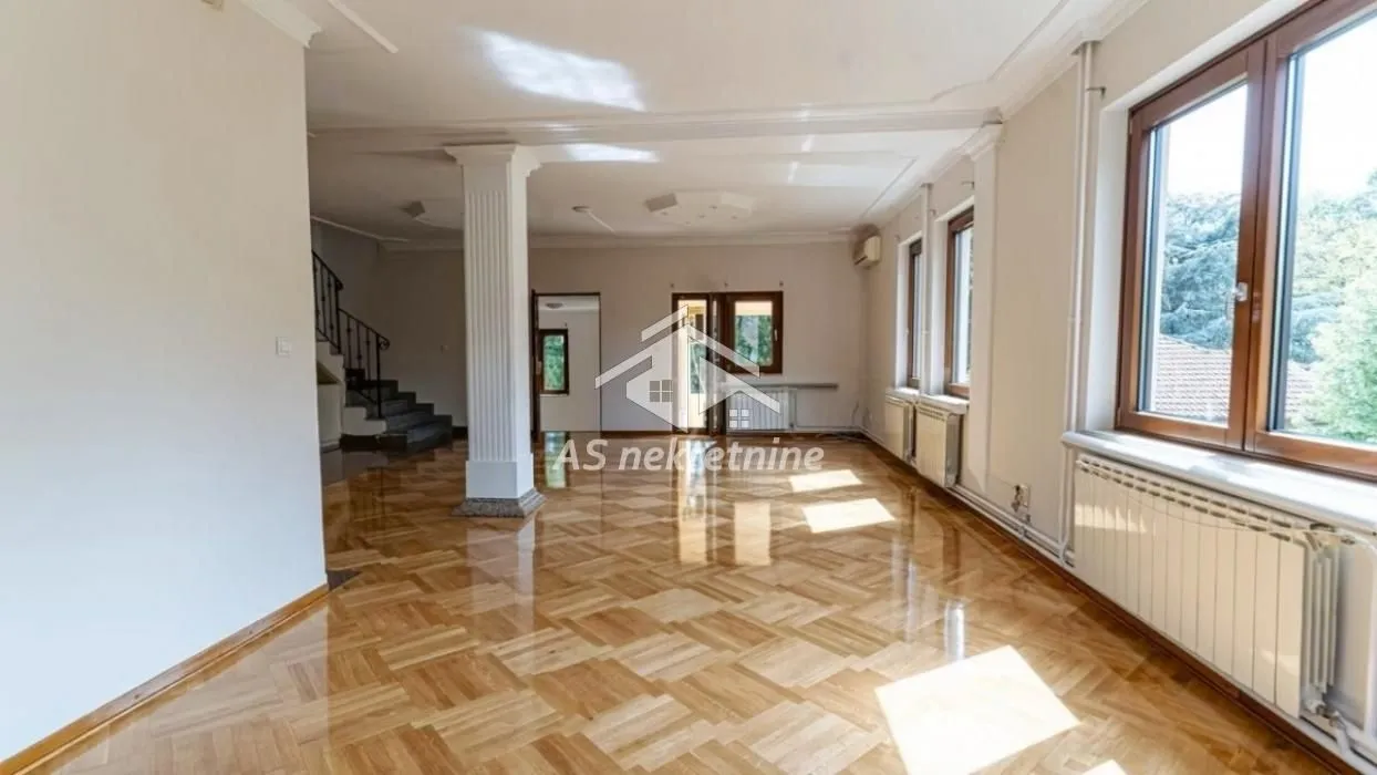 Izdavanje, stan, 210m², Savski Venac, Beograd