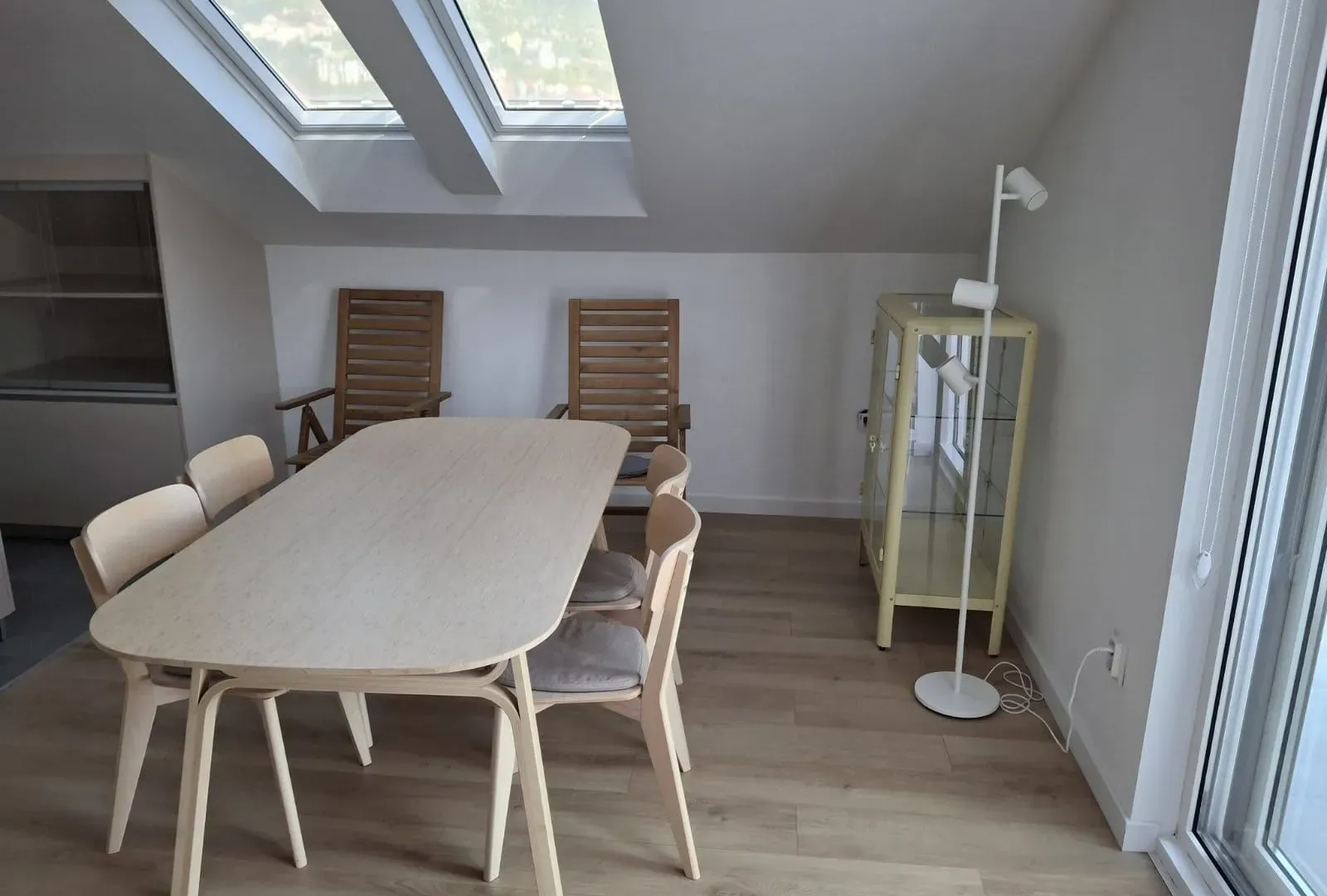 Izdavanje, dvosoban stan, 66m², Centar, Tivat
