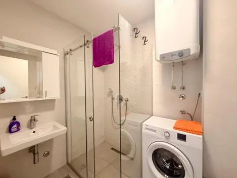 Izdavanje, garsonjera, 40m², Soho City, Bar - image 10