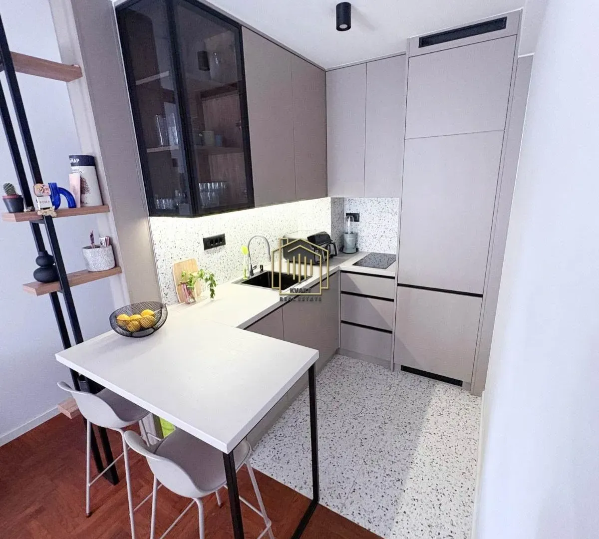 Izdavanje, jednosoban stan, 37m², Momišići, Podgorica
