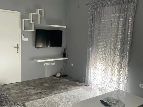 Izdavanje, jednosoban stan, 60m², Malo Brdo, Podgorica - image 10
