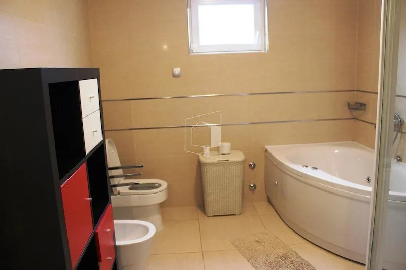 Sale, house, 300m², Donji Kokoti, Podgorica