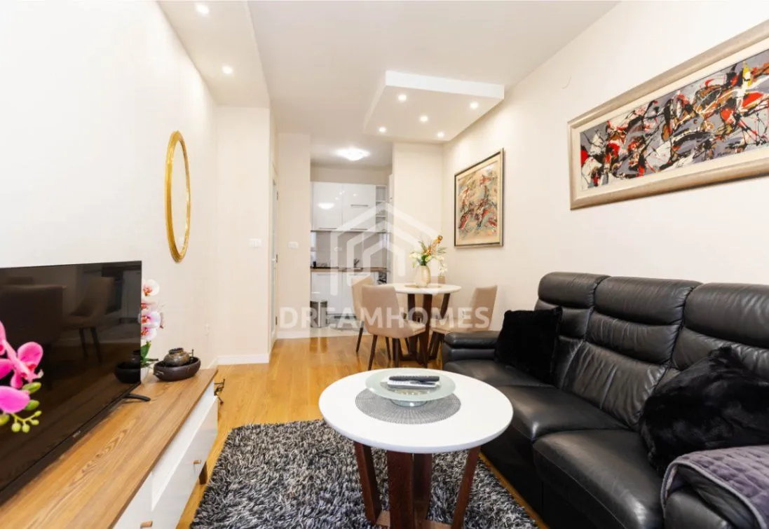 Izdavanje, jednosoban stan, 40m², Central Point, Podgorica