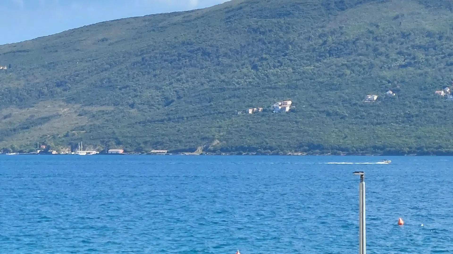 Izdavanje, jednosoban stan, 38m², Baošići, Herceg Novi