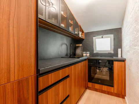 Sale, two bedroom apartment, 81m², Petrovac, Budva - image 9