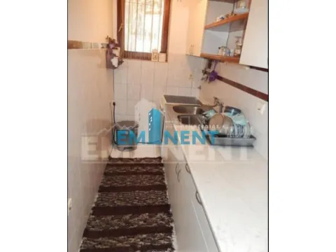 Prodaja, četvorosoban stan, 82m², Zemun Centar, Zemun Sve Podlokacije - image 12