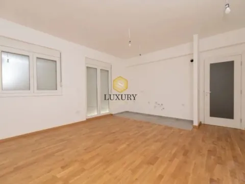 Prodaja, dvosoban stan, 65m², Stari Aerodrom, Podgorica - image 2