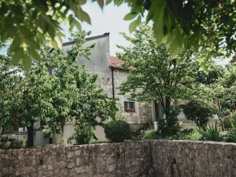 Sale, house, 349m², Vranići, Podgorica - image 17