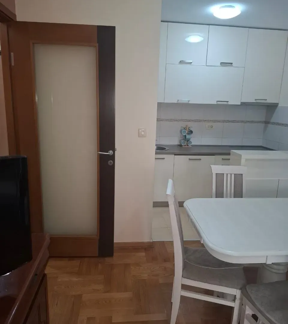 Izdavanje, jednosoban stan, 41m², Stari Aerodrom, Podgorica