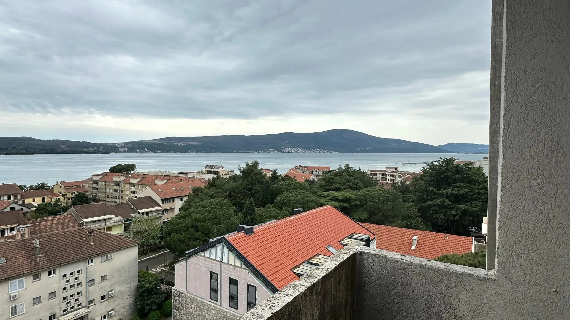 Prodaja, dvosoban stan, 67m², Centar, Tivat