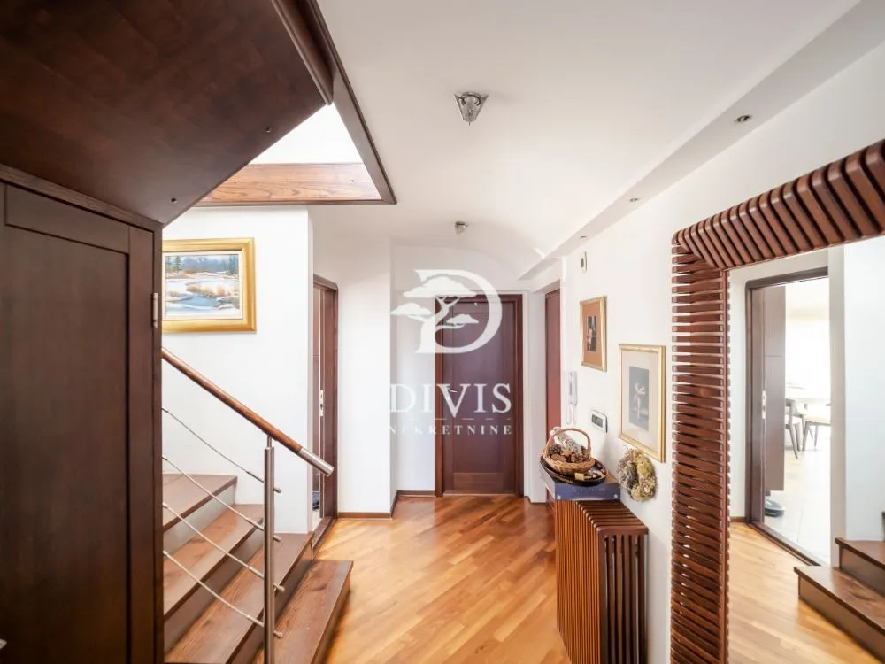 Sale, four bedroom apartment, 97m², Kalenić Pijaca, Vračar Sve Podlokacije