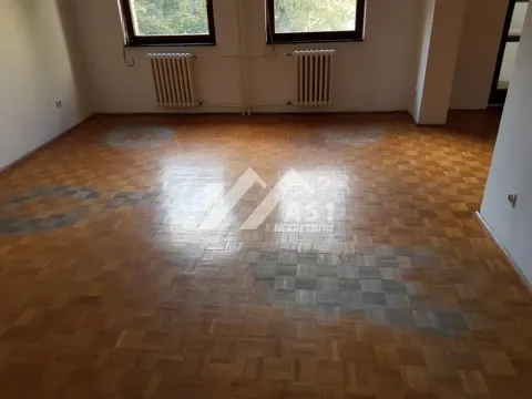 Izdavanje, trosoban stan, 96m², Železnička Stanica, Novi Sad Sve Podlokacije - image 9