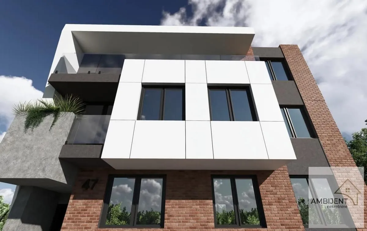 Pogled na spoljašnjost moderne stambene zgrade.