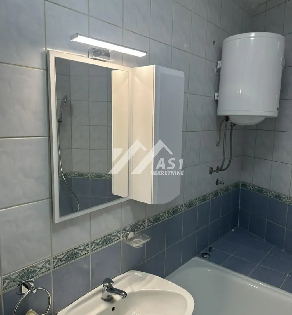 Izdavanje, trosoban stan, 52m², Grbavica, Novi Sad Sve Podlokacije