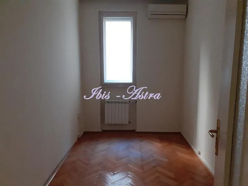 Rent, four bedroom apartment, 140m², Stari Grad, Beograd