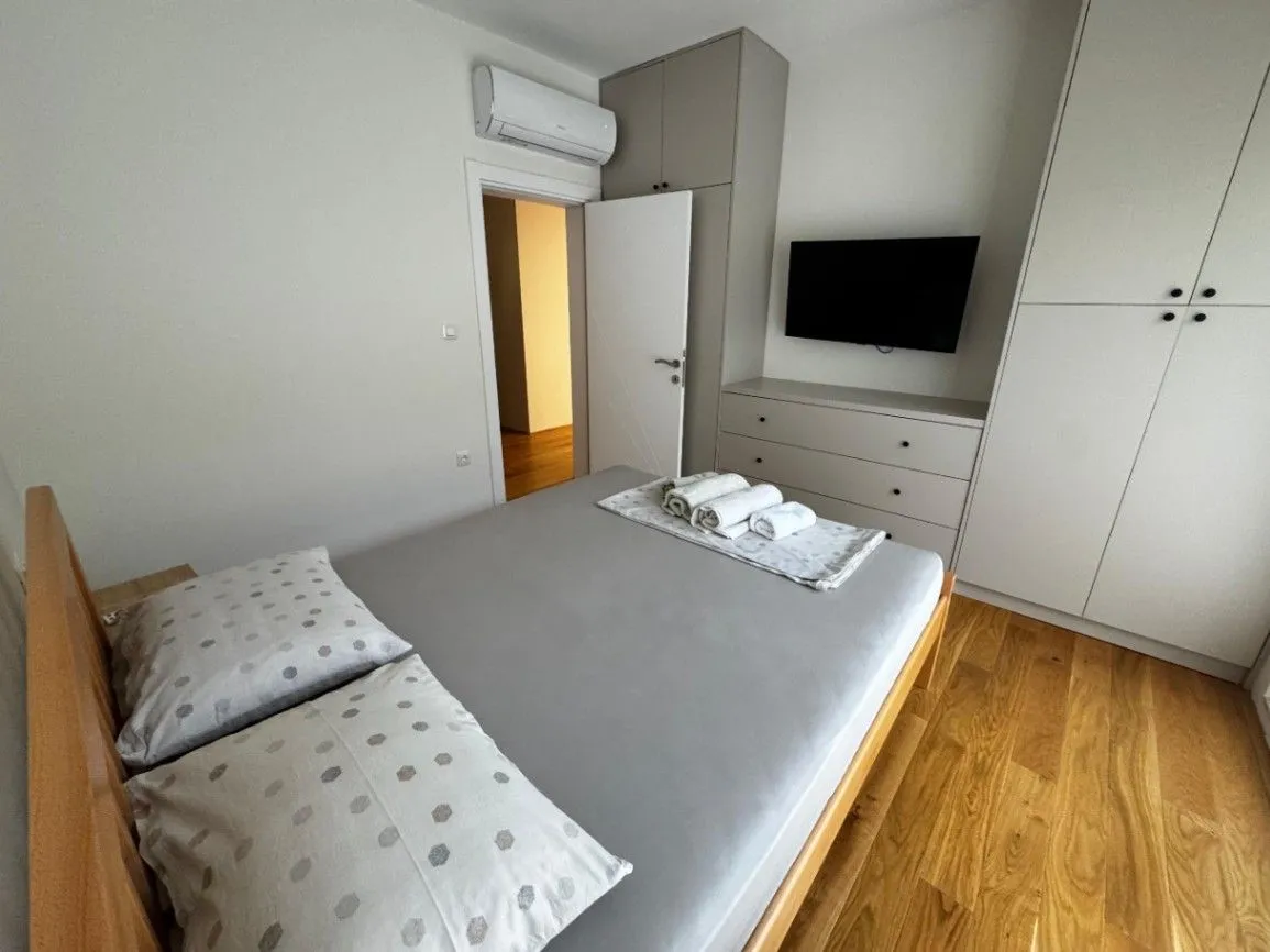 Izdavanje, kuća, 300m², Pržno, Budva