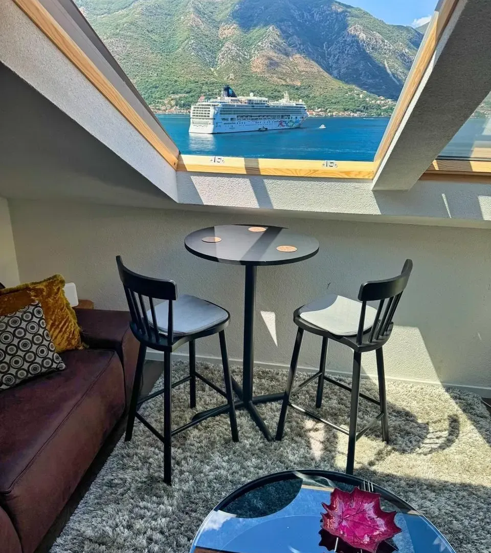Prodaja, dvosoban stan, 82m², Dobrota, Kotor