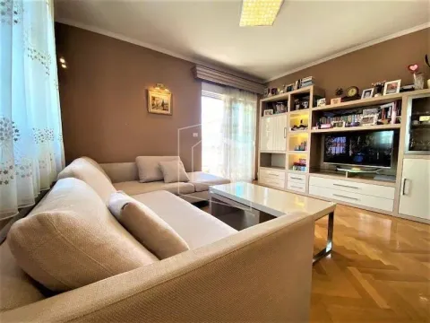 Rent, apartment, 88m², City Kvart, Podgorica - image 1