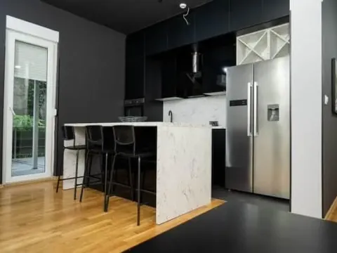 Izdavanje, jednosoban stan, 63m², Momišići, Podgorica