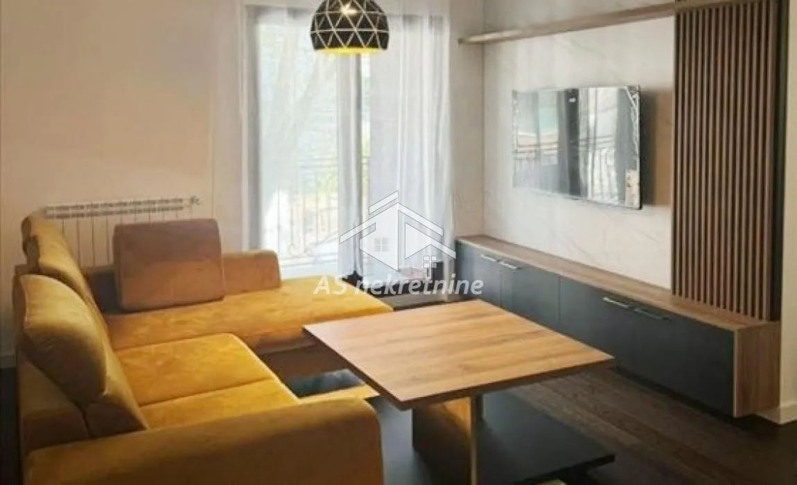 Izdavanje, dvosoban stan, 55m², Čubura, Beograd