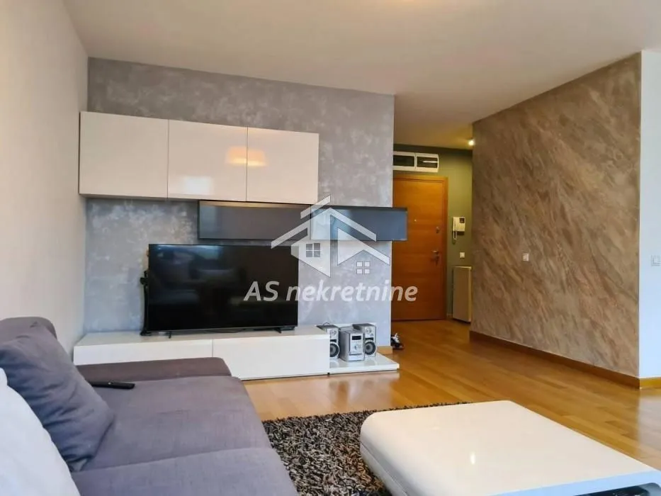 Izdavanje, trosoban stan, 82m², Vračar Hram, Vračar Sve Podlokacije