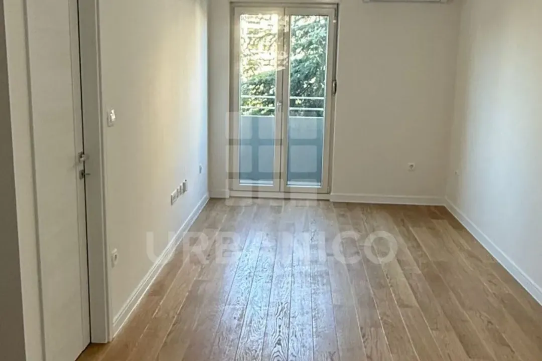 Izdavanje, jednosoban stan, 40m², Central Point, Podgorica