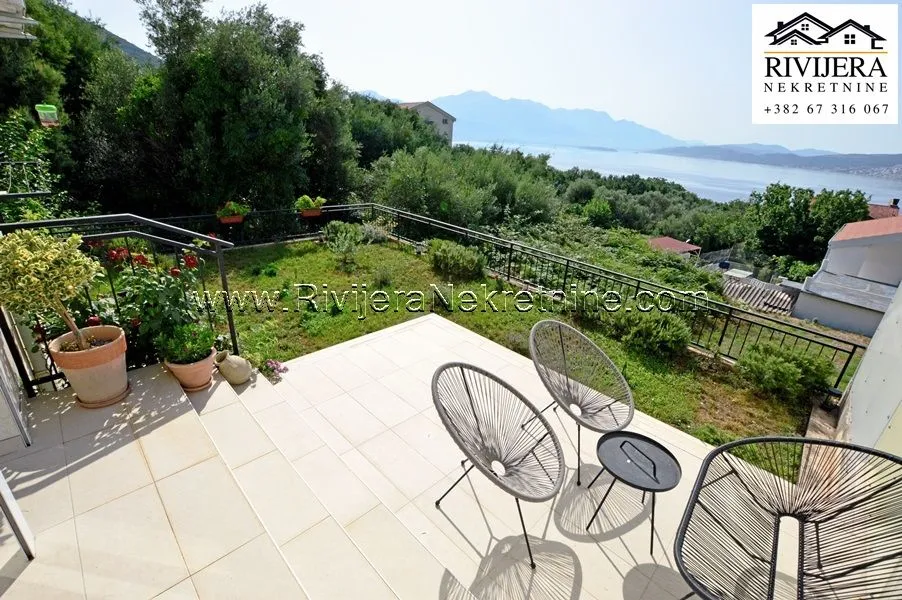 Prodaja, dvosoban stan, 70m², Baošići, Herceg Novi