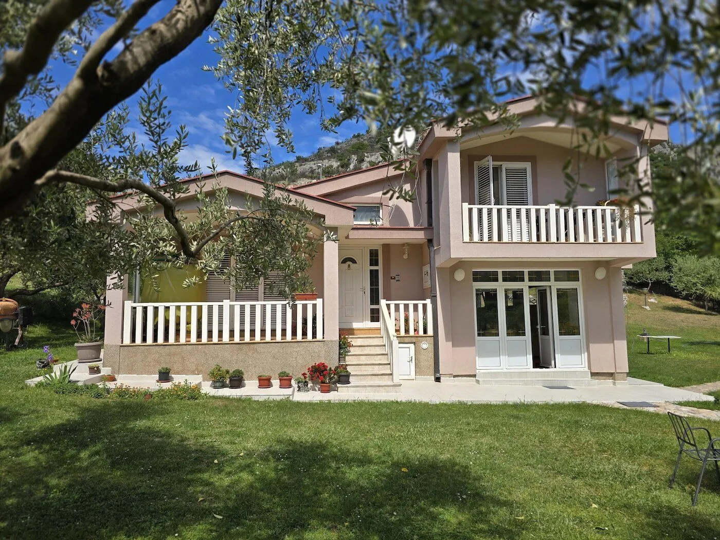 Sale, house, 180m², Zlatica, Podgorica