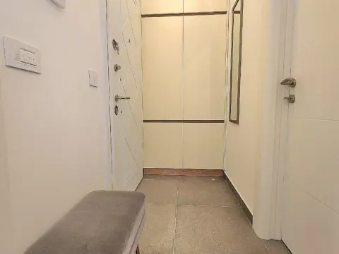 Rent, one bedroom apartment, 38m², Budva, Crna Gora - image 5