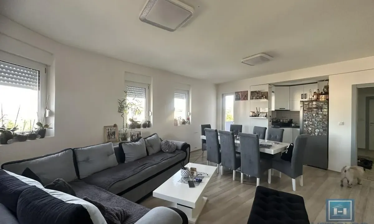 Prodaja, trosoban stan, 82m², Ćuprija, Srbija