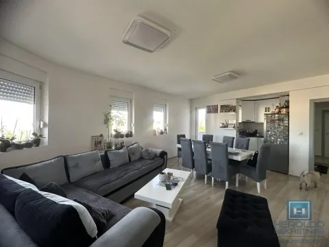 Sale, three bedroom apartment, 82m², Ćuprija, Srbija