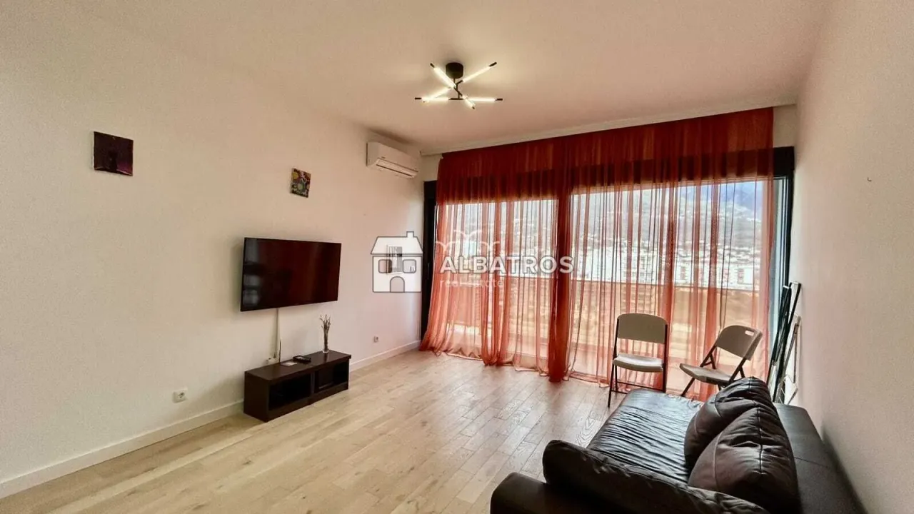 Izdavanje, jednosoban stan, 72m², Centar, Bar