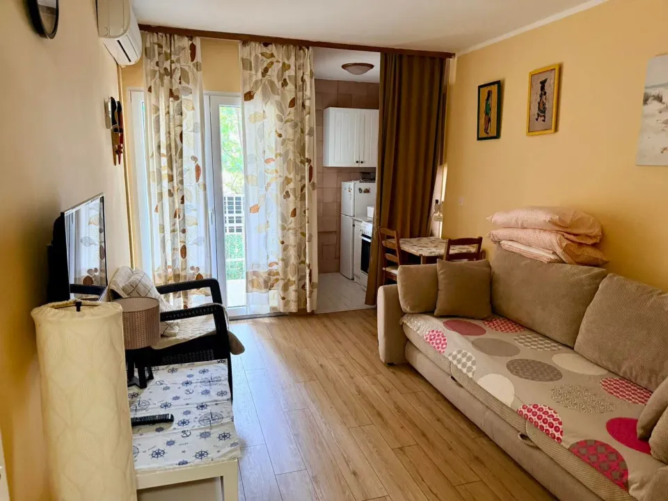 Izdavanje, garsonjera, 25m², Centar, Bar
