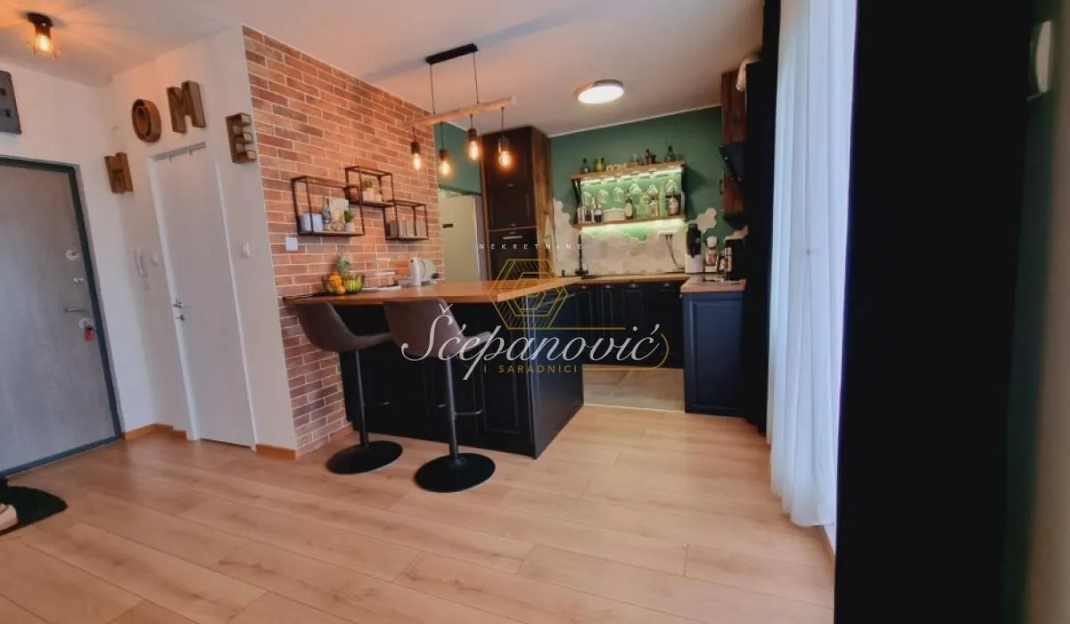 Prodaja, četvorosoban stan, 100m², Adice, Novi Sad Sve Podlokacije