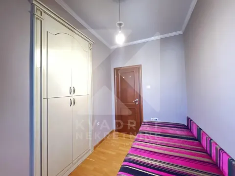 Izdavanje, dvosoban stan, 65m², Centar, Podgorica - image 12