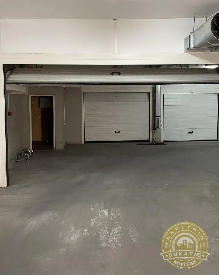 Prodaja, četvorosoban stan, 79m², Centar, Novi Sad