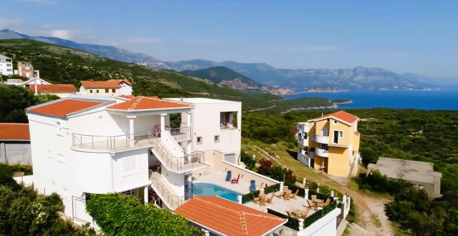 Izdavanje, kuća, 382m², Krimovica, Kotor