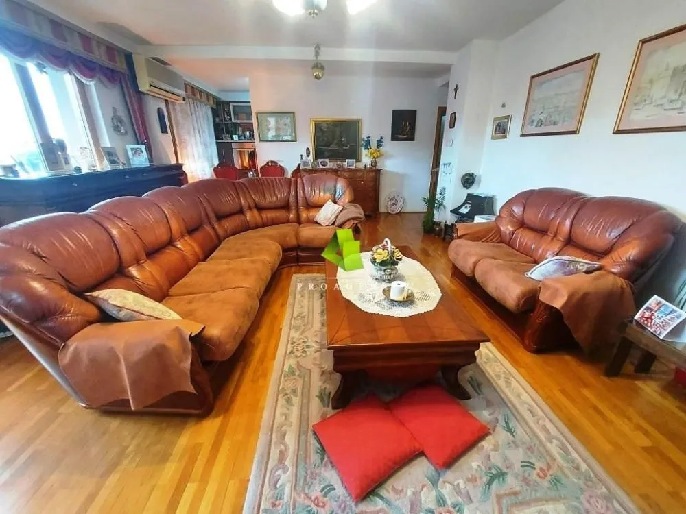 Prodaja, trosoban stan, 111m², Medijana, Niš