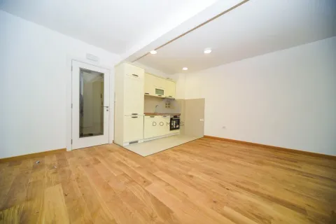 Rent, office space, 40m², Tološi, Podgorica - image 3