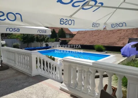 Yard with swimming pool and terrace. - image 5