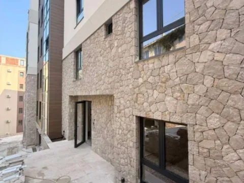 Sale, one bedroom apartment, 43m², Bečići, Budva - image 1