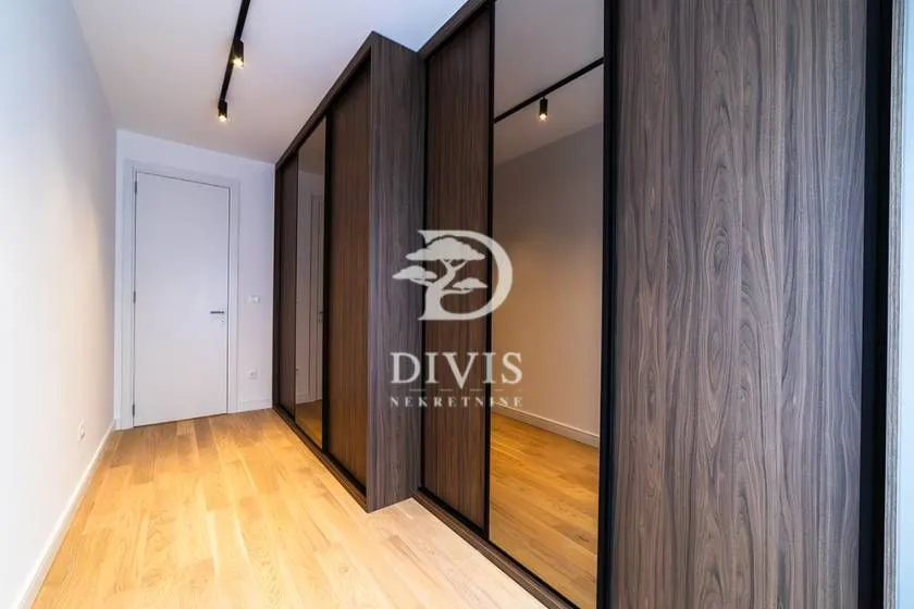 Izdavanje, trosoban stan, 130m², Crveni Krst, Beograd