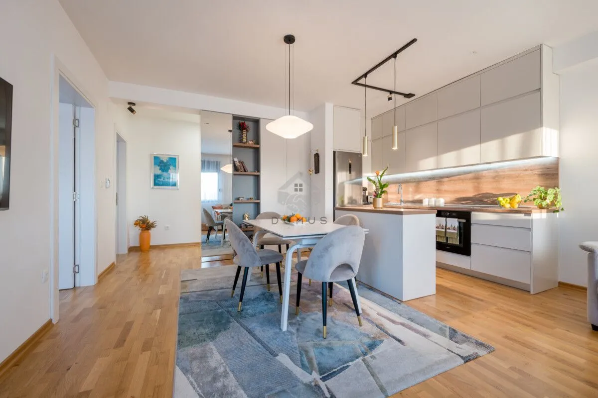 Prodaja, dvosoban stan, 63m², Tivat, Crna Gora