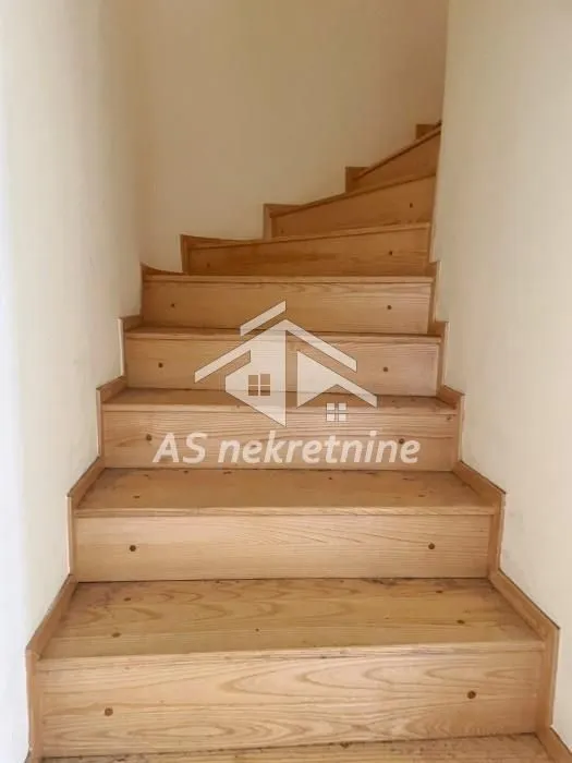 Izdavanje, stan, 207m², Kalenić Pijaca, Vračar Sve Podlokacije