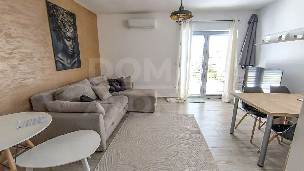 Izdavanje, jednosoban stan, 47m², Tivat, Crna Gora