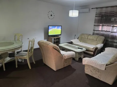 Izdavanje, trosoban stan, 70m², Stari Aerodrom, Podgorica - image 7