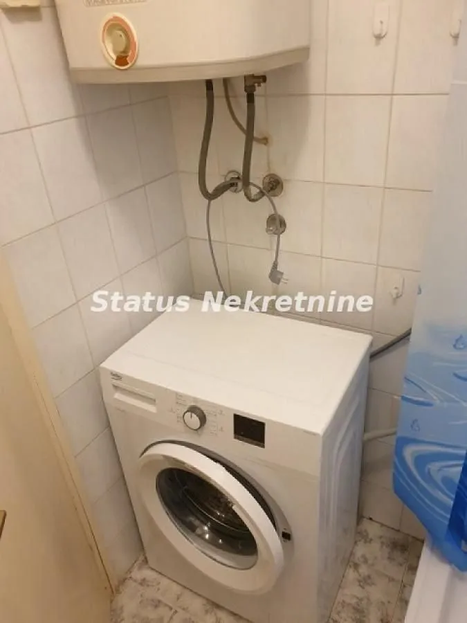 Izdavanje, garsonjera, 22m², Rotkvarija, Novi Sad Sve Podlokacije